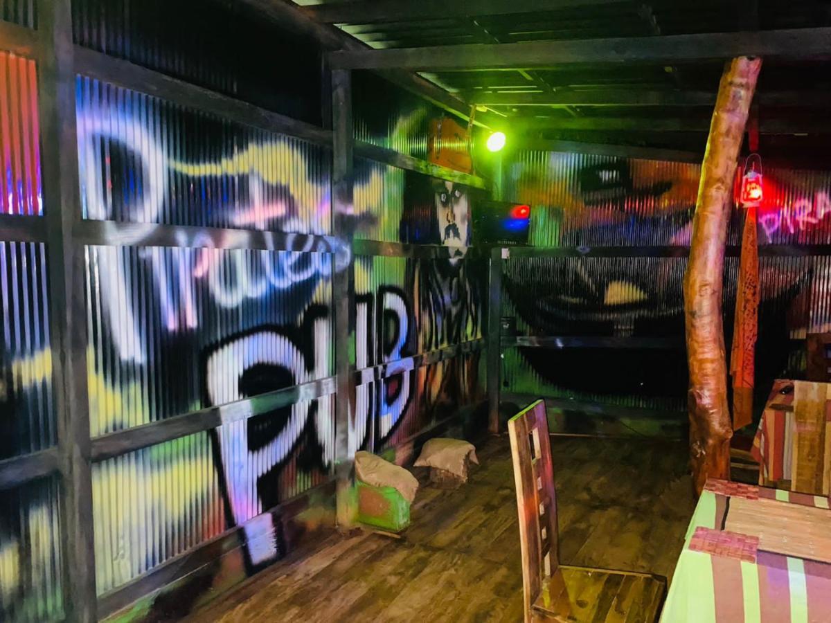 Hotel Hideaway Garage 담불라 외부 사진