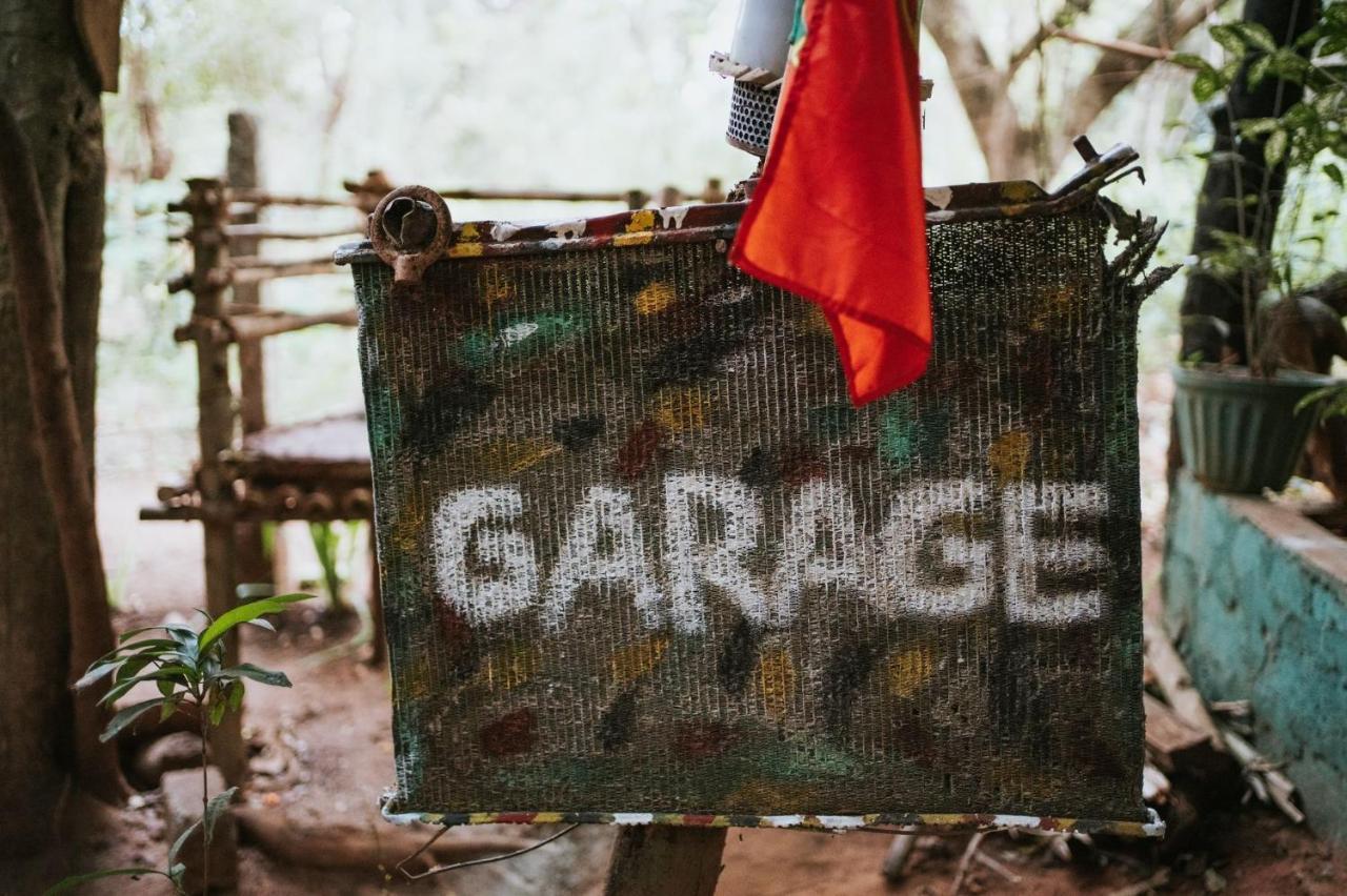 Hotel Hideaway Garage 담불라 외부 사진