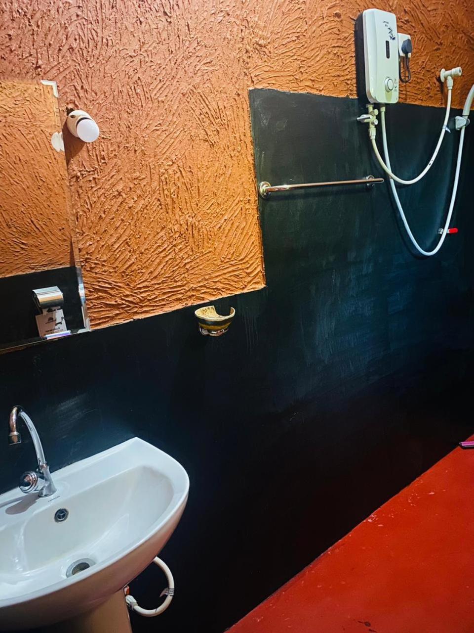 Hotel Hideaway Garage 담불라 외부 사진